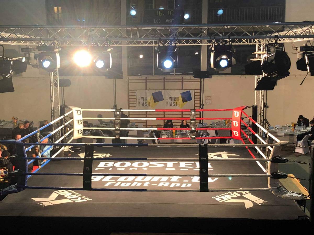 Ring de boxe podium : Devis sur Techni-Contact - Ring de boxe professionnel