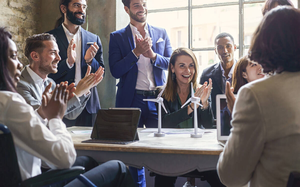GROUP OF MULTIETHNIC COWORKERS APPLAUDING THE SUCC 2022 08 19 21 35 40 UTC 1200X750 | Albema France Élevez vos Événements avec ALBEMA France Villers-lès-Nancy